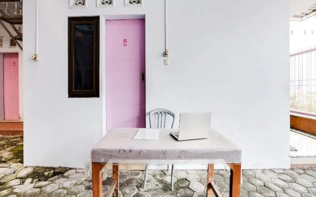 Spot On 91626 Rr Kost Putri Syariah