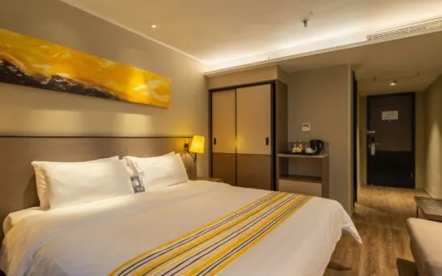 Homeinn Plus Hotel (Shanghai Zhangjiang Guanglan Road Subway Station)