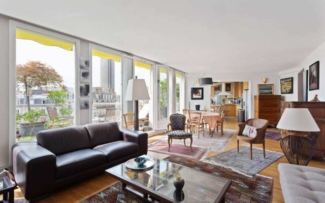 Stunning 3 Bed Apt With Balcony Near Champs Elysée