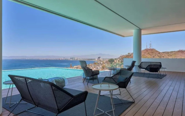 Soho PV Stunning Views Luxury Heated Rooftop Pool