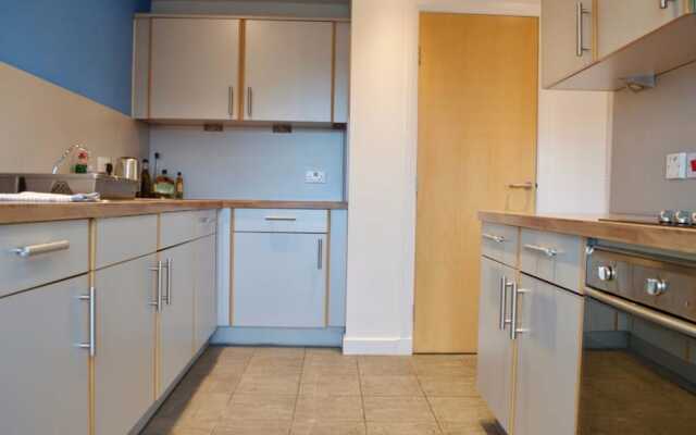 3 Bedroom Apartment With Private Roof Terrace