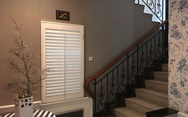 Geulis Boutique Hotel & Cafe