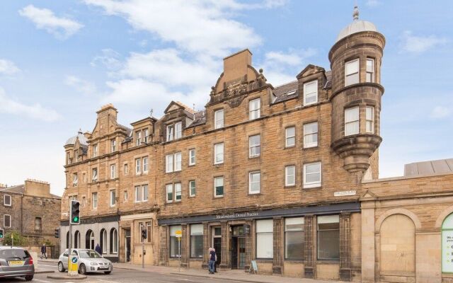 Silver Lining Charming Meadowbank Flat