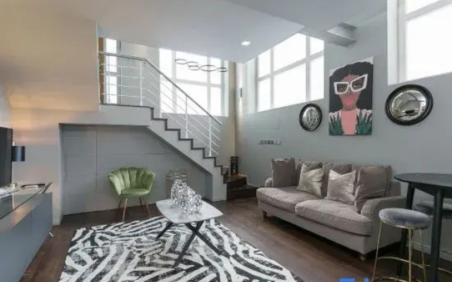 The Galleries II - Covent Garden - by Frankie