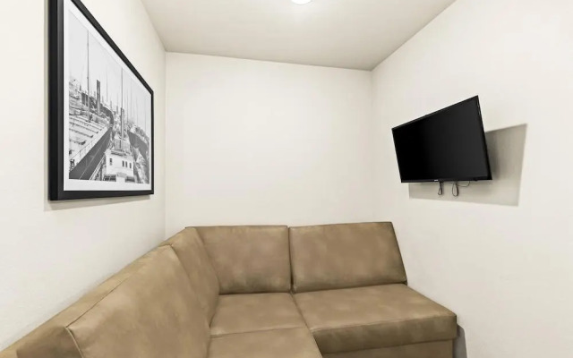 Cobblestone Hotel & Suites - Superior