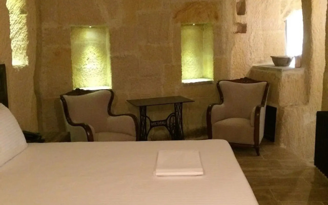 Acropolis Cave Suite