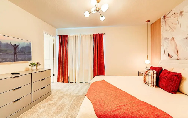 15807 Luxury 8 Bedroom Family Home With Game Room