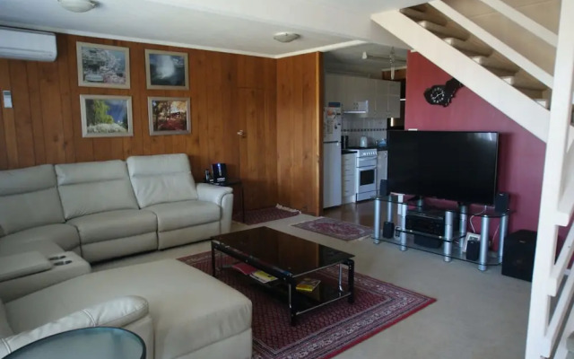 Shimoda On Illabunda Mckenzies Beach