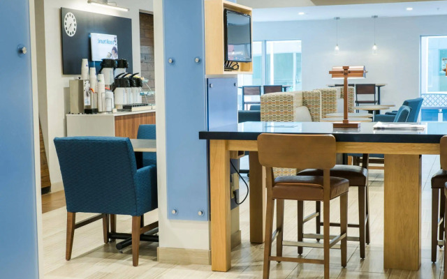 Holiday Inn Express & Suites Kingston-Ulster