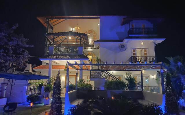 Elegant Holiday Homes
