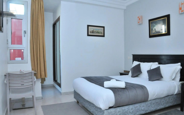 Hotel East West