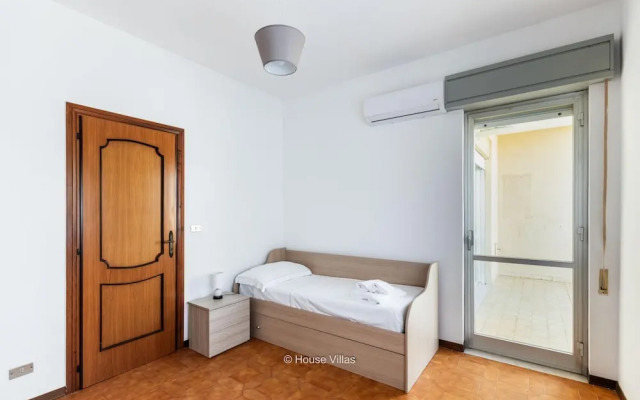 Peony Apartment in Noto