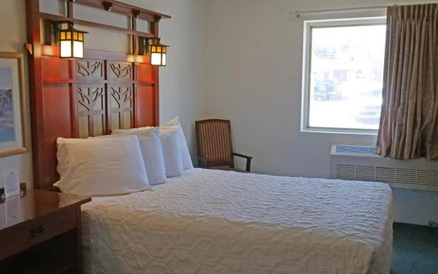 The Junction Hotel and Hostel