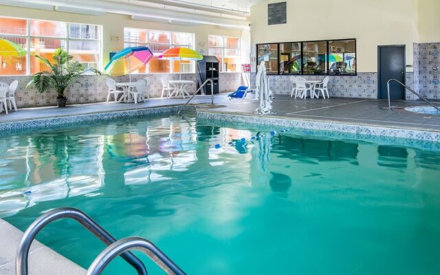 COMFORT INN &amp; SUITES ANN ARBOR