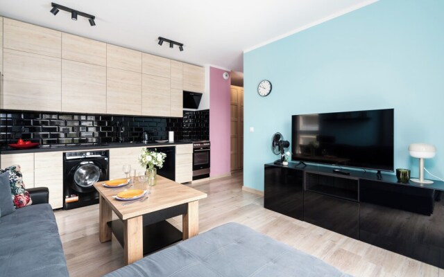 Mateckiego Apartment by Renters