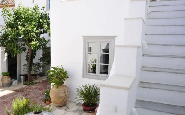 1880 Luxury Apartments