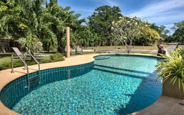 Baan Mae Ying Bungalows & Luxury Glamping Tents