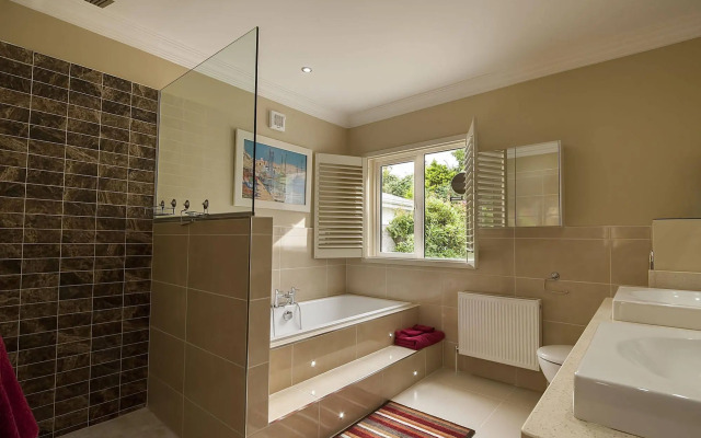 Sea Breeze Lodge B&B