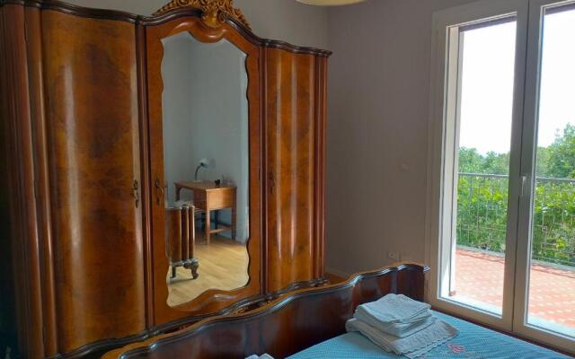 Villa sull'Etna immersa nel bosco