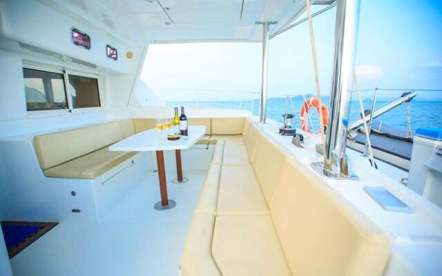 Discover Catamaran Phuket - LAGOON440