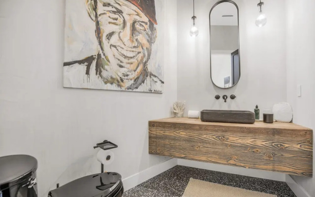 Belden Modern Villa - Iconic Hollywood Hills Retreat