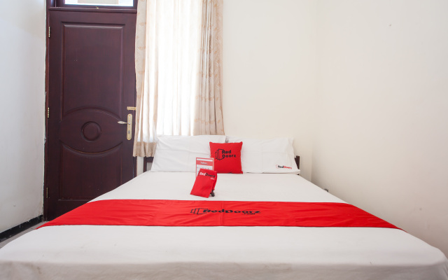 RedDoorz @ Raya Ngagel 2