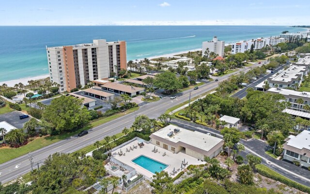 Serenity On Sutton 2 Bedroom Townhouse by RedAwning