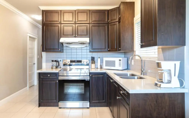 Rare Find Exquisitely New Quiet & Safe Skytrain Home