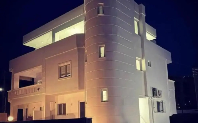 White Dome Apartment I