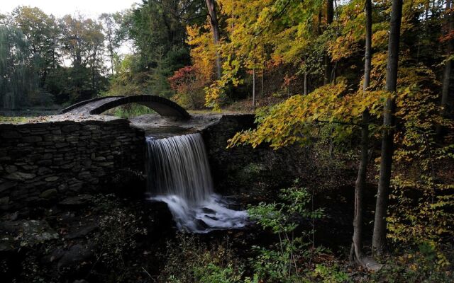 Buttermilk Falls Inn