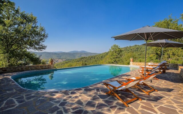 Splendid Villa in Preggio With Swimming Pool