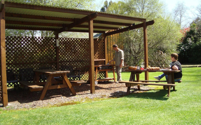Lake Brunner Country Motel & Holiday Park