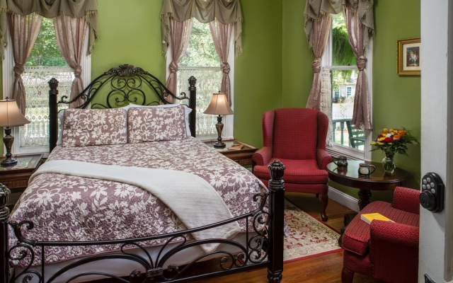 White Oak Manor Bed & Breakfast