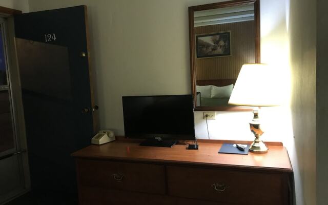 Colonial Inn Dyersville