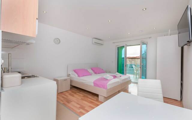 Apartments Road star