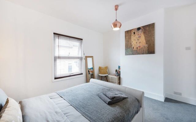 Cambridge House Luton - Inhabit Short Stays