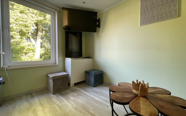 Prime 2Br Apt Next to Train Station