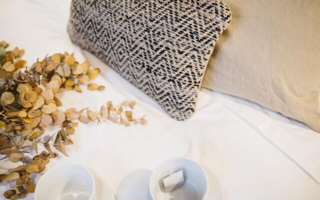 One&Lux Byron Suites