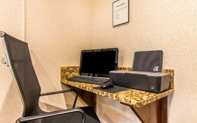 Comfort Inn & Suites North Hays Area