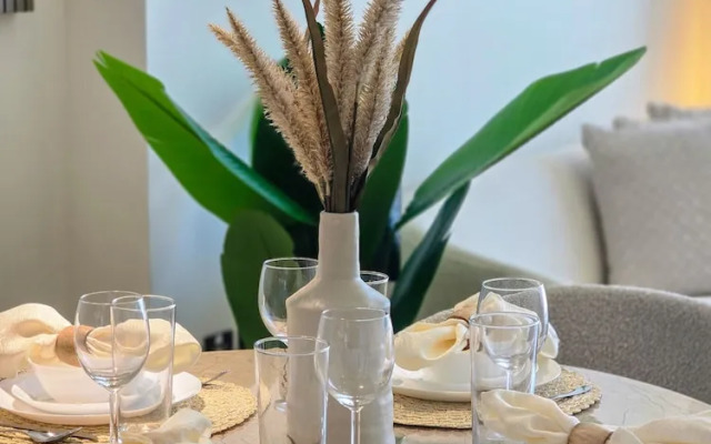 Easygo- Stylish 1bdr Binghatti Corner
