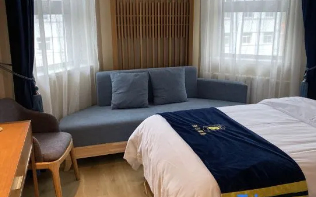 Super 8 Hotel (Beijing Qianmen Tiantan Park)