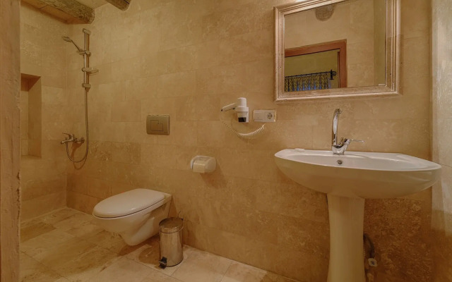 Avlu Cave House