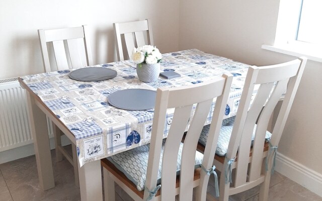 Beautiful Country Cottage Sleeps 3