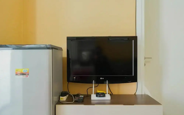 Simply Cozy 2BR Green Pramuka Apartment