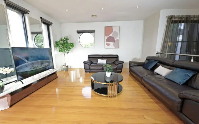 Luxury 7BRM Lakeside BigHouse Point Cook