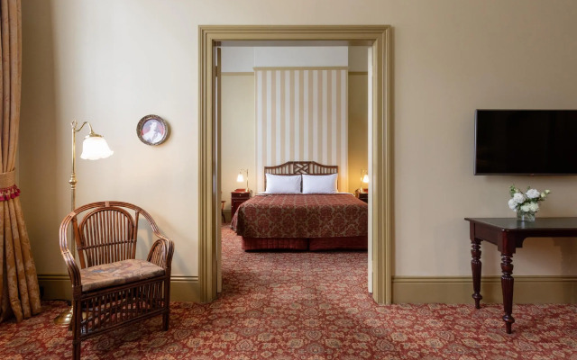 Hadley's Orient Hotel