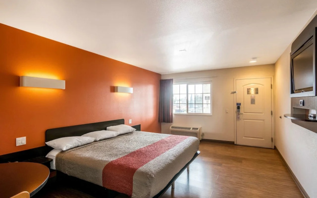 Motel 6 Bell Gardens, CA - Los Angeles