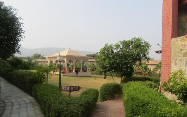 Van Chhavi Resort