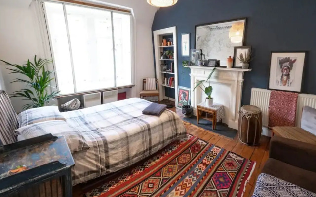 Homely 2 Bedroom Apartment in the Heart of Edinburgh