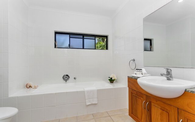 Palm Cove Retreat